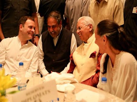 ರಾಹುಲ್ ಗಾಂಧಿ ಇಫ್ತಾರ್ ಕೂಟದಲ್ಲಿ ಗಣ್ಯರ ದಂಡು