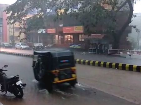 ಉಡುಪಿಯ ಐದು ತಾಲೂಕುಗಳಲ್ಲಿ ಬೆಳಗ್ಗೆಯಿಂದ ಸುರಿಯುತಲಿದೆ ಬಿರುಸಿನ ಮಳೆ