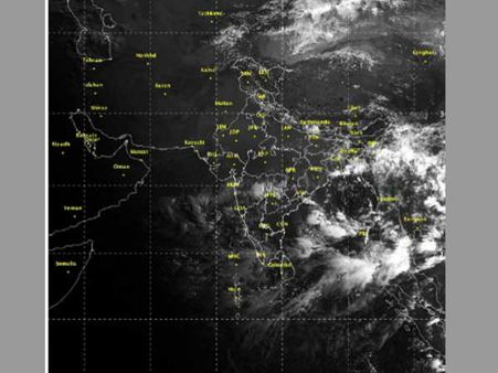 ಕರ್ನಾಟಕ , ತಮಿಳುನಾಡಿಗೆ ನೈರುತ್ಯ ಮುಂಗಾರು ಲಗ್ಗೆ: ಬೆಂಗಳೂರಲ್ಲಿ ಮಳೆ ಸಂಭವ