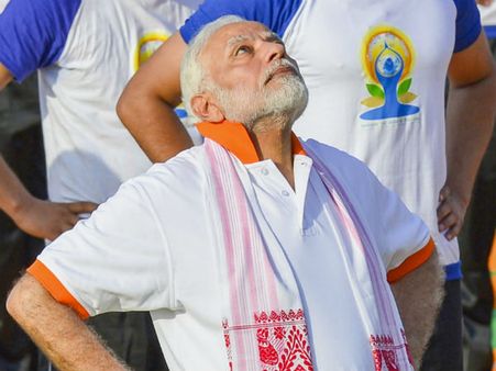 ಯೋಗ-ಯಾಗ: ಮೋದಿ ಸೇರಿದಂತೆ ಗಣ್ಯರ ಯೋಗಾಚರಣೆ ವಿಡಿಯೋ