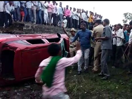 ಮಕ್ಕಳ ಕಳ್ಳರೆಂಬ ಸುಳ್ಳು ವದಂತಿ, ಇಬ್ಬರ ಜೀವ ಉಳಿಸಿದ ಎಸ್.ಪಿ ದೇವರಾಜ್