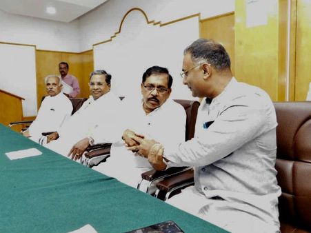 ಜೆಡಿಎಸ್‌ ನಿಯಂತ್ರಣದಲ್ಲಿಡುವ ಜವಾಬ್ದಾರಿ ಸಿದ್ದರಾಮಯ್ಯ ಹೆಗಲಿಗೆ!