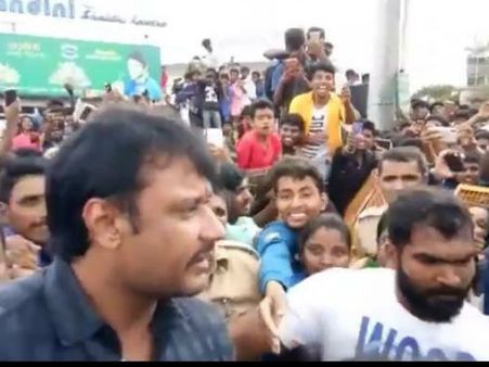 ಮೈಸೂರು: ಚಾಮುಂಡೇಶ್ವರಿಗೆ ವಿಶೇಷ ಪೂಜೆ ಸಲ್ಲಿಸಿದ ಚಾಲೆಂಜಿಂಗ್ ಸ್ಟಾರ್