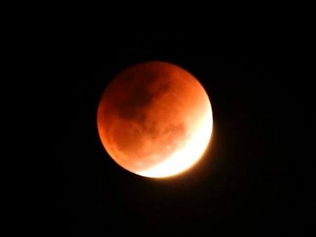 ಏನಿದು ರಕ್ತಚಂದ್ರ, ನೀಲಿಚಂದ್ರ? ಬಾನಂಗಳದಲ್ಲಾಗುತ್ತಾ ಕೋಲಾಹಲ?!