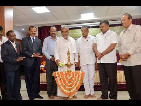 ಕಾಲೇಜು ವಿದ್ಯಾರ್ಥಿಗಳಿಗೆ ಪ್ರೀತಿ ಪಾಠ ಮಾಡಿದ ಶಿಕ್ಷಣ ಸಚಿವ ಜಿ.ಟಿ.ದೇವೇಗೌಡ