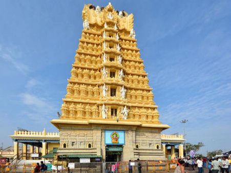 ಮೈಸೂರು ಚಾಮುಂಡಿ ಬೆಟ್ಟದಲ್ಲಿ ವೈಭವದ ಆಷಾಢ ಶುಕ್ರವಾರ ಆಚರಣೆ