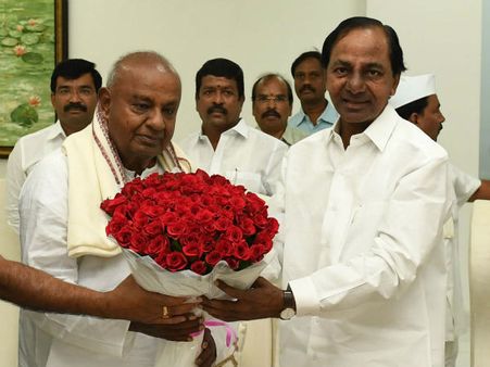 ಚಂದ್ರಶೇಖರರಾವ್ ಭೇಟಿಯಾದ ಎಚ್.ಡಿ.ದೇವೇಗೌಡ