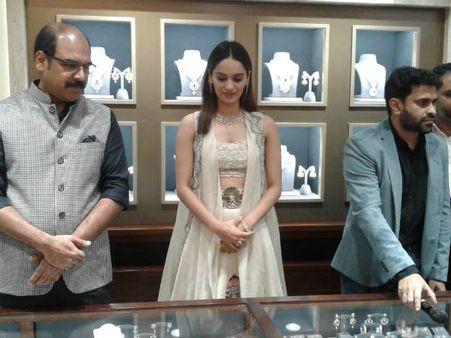 ಉಡುಪಿಯಲ್ಲಿ ಝಗಮಗಿಸಿದ ವಿಶ್ವ ಸುಂದರಿ ಮಾನುಷಿ ಚಿಲ್ಲಾರ್