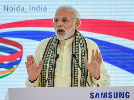 ವಿಶ್ವದ ಅತಿದೊಡ್ಡ ಮೊಬೈಲ್ ಫೋನ್ ಕಾರ್ಖಾನೆ ಉದ್ಘಾಟಿಸಿದ ಮೋದಿ