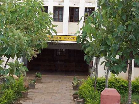 ಹಾಸನದ ನವೋದಯ ಶಾಲೆ ಗೋಡೆಯ ಮೇಲೆ ಅಶ್ಲೀಲ ಬರಹ!