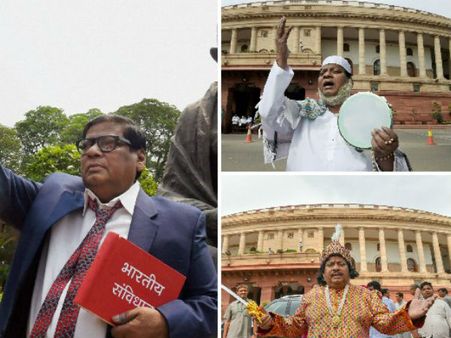 ಹಲ ವೇಷಧಾರಿಯಾಗಿ ನಾರಮಲ್ಲಿ ಶಿವಪ್ರಸಾದ್ ಪ್ರತಿಭಟನೆ