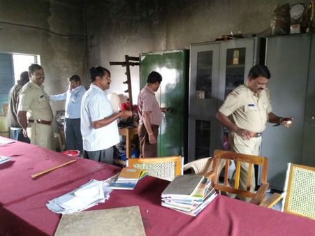 ಕಾಲೇಜು ಪ್ರಾಂಶುಪಾಲರ ಕೊಠಡಿಗೆ ಬೆಂಕಿಯಿಟ್ಟ ಕಿಡಿಗೇಡಿಗಳು