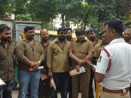 ಸಂಚಾರ ನಿಯಮ ಇರುವುದು ಪೊಲೀಸರಿಗಲ್ಲ ಸ್ವಾಮಿ ನಿಮಗೆ