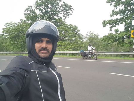 ಪುರೋಹಿತ ಶ್ಯಾಮಾಚಾರ್ಯರ ರಾಯಲ್ ಎನ್‌ಫೀಲ್ಡ್‌ ಬದರೀಯಾತ್ರೆ