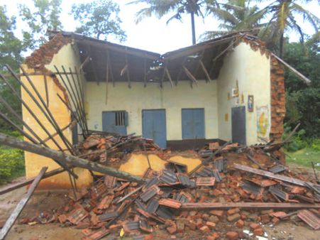 ಶಿವಮೊಗ್ಗ : ಹೊಸನಗರದ ಹಿಂಡ್ಲೆಮನೆ ಶಾಲಾ ಮೇಲ್ಛಾವಣಿ ಕುಸಿತ