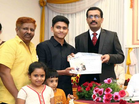 ಡಿವಿಡೆಂಟನ್ನು ಬ್ಯಾಂಕಿಗೆ ಹಿಂತಿರುಗಿಸಿ, ವಿದ್ಯಾರ್ಥಿಗಳಿಗೆ ನೆರವಾದರು