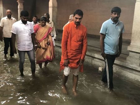 ಧುಮ್ಮಿಕ್ಕಿ ಹರಿದ ಶಾಂಭವಿ ನದಿ: ಮಳೆಬಾಧಿತ ಪ್ರದೇಶಕ್ಕೆ ಭೇಟಿ ಕೊಟ್ಟ ಸಂಸದ ನಳಿನ್