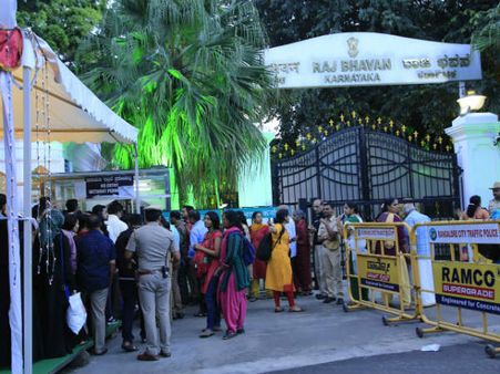 ವಾಹ್! ಎನಿಸಿ ಅದ್ಭುತ ಅನುಭವ ಕಟ್ಟಿಕೊಟ್ಟ ರಾಜಭವನದ ಸುತ್ತಾಟ