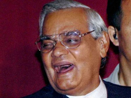 ನಗೆಯುಕ್ಕಿಸುತ್ತಿದ್ದ ವಾಜಪೇಯಿ ಅವರ ಹಾಸ್ಯ ಚಟಾಕಿಗಳು