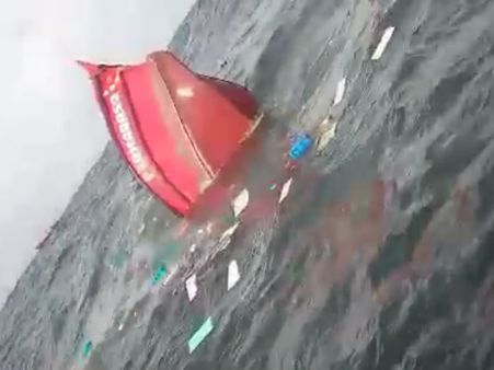 ಮಲ್ಪೆಯಲ್ಲಿ ಕಡಲು ಪ್ರಕ್ಷುಬ್ಬ, ಬೋಟುಗಳು ಮುಳುಗಡೆ: ಮೀನುಗಾರರ ರಕ್ಷಣೆ