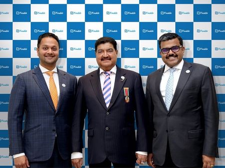 ಕೇರಳ, ಕೊಡಗಿಗೆ 5 ಕೋಟಿ ರು ದೇಣಿಗೆ ನೀಡಿದ ಉದ್ಯಮಿ ಬಿ.ಆರ್ ಶೆಟ್ಟಿ