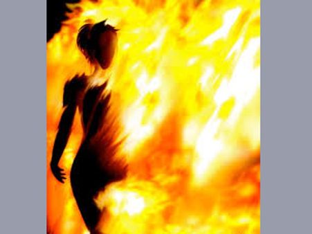 ಬೆಳಗಾವಿ: ವರದಕ್ಷಿಣೆಗಾಗಿ ಸೀಮೆಎಣ್ಣೆ ಸುರಿದು ಗೃಹಿಣಿ ಕೊಲೆಗೆ ಯತ್ನ