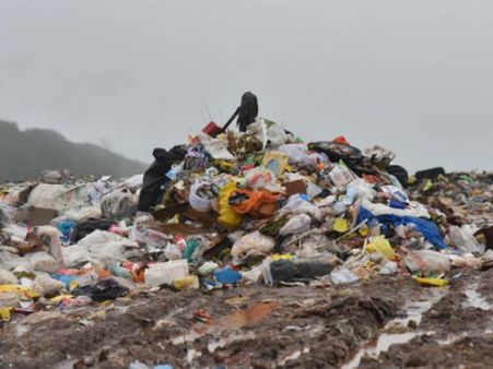 ಪ್ಲಾಸ್ಟಿಕ್ ಮಯವಾದ ಮಡಿಕೇರಿ ರಸ್ತೆಗಳು, ಎಲ್ಲಿ ನೋಡಿದರೂ ಕಸ...