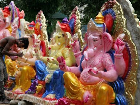 ನಿಮ್ಮ ಏರಿಯಾ ಗಣೇಶ 5 ಅಡಿಗಿಂತ ಹೆಚ್ಚು ಎತ್ತರ ಇರೋಹಾಗಿಲ್ಲ