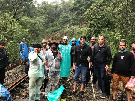 ಯಡಕುಮರಿ ರೈಲು ನಿಲ್ದಾಣದಲ್ಲಿ ಸಿಲುಕಿದ್ದ 16 ಸಿಬ್ಬಂದಿ ರಕ್ಷಣೆ