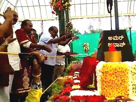 ಯೋಧರಿಗೆ ಸಮರ್ಪಿತ ಪುಷ್ಪ ಪ್ರದರ್ಶನ ಉದ್ಘಾಟಿಸಿದ ಕುಮಾರಸ್ವಾಮಿ