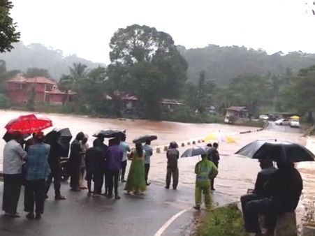 ಮಲೆನಾಡಿನಲ್ಲಿ ಆಶ್ಲೇಷ ಮಳೆಯ ಅಬ್ಬರ: ಮುಳುಗಿದ ಹೆಬ್ಬಾಳೆ ಸೇತುವೆ