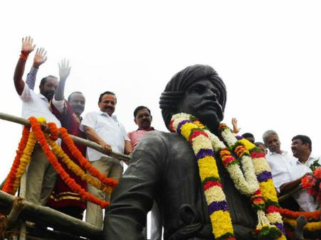 ಸದಾಶಿವನಗರದಲ್ಲಿ ಕೆಂಪೇಗೌಡರ ಪ್ರತಿಮೆ ಅನಾವರಣ