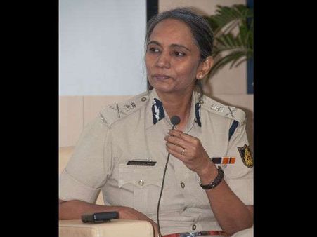 ರಕ್ಷಣಾ ಕಾರ್ಯ ಸುಗಮ, ಪೊಲೀಸ್ ಸಿಬ್ಬಂದಿ ಒಂದು ದಿನದ ಸಂಬಳ ಕೊಡಗಿಗೆ