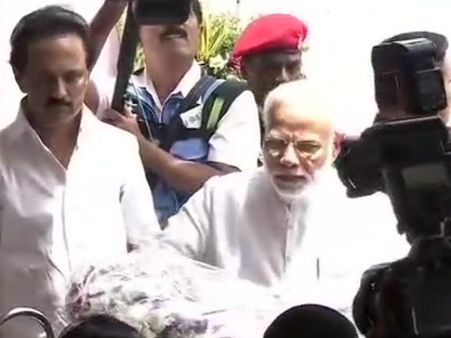 ಅಗಲಿದ ದ್ರಾವಿಡ ನಾಯಕ ಕರುಣಾನಿಧಿಗೆ ಕೈ ಮುಗಿದ ಮೋದಿ