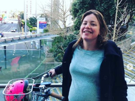 ತನ್ನ ಹೆರಿಗೆಗೆ ಸೈಕಲ್ ಏರಿ ಆಸ್ಪತ್ರೆಗೆ ತೆರಳಿದ ಸಚಿವೆಯ ಸಾಹಸ ನೋಡಿ!