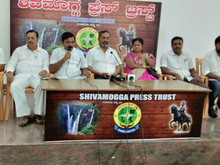 ನಿವೃತ್ತಿಯಾಗಬೇಡಿ ಎಂದು 85ರ ಕಾಗೋಡಿಗೆ ಅಭಿಮಾನಿಗಳು ಒತ್ತಾಯಿಸಿದ್ದೇಕೆ?