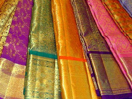 ವರಮಹಾಲಕ್ಮಿ ಹಬ್ಬಕ್ಕೂ ರೇಷ್ಮೆ ಸೀರೆ ಡಿಸ್ಕೌಂಟ್ ಆಫರ್ ಇಲ್ಲ