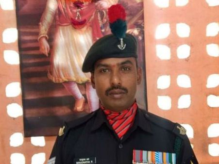 ದೇಶ ಕಾಯ್ದು ಊರಿಗೆ ವಾಪಸ್ಸಾದ ಸೈನಿಕನ ಹೊತ್ತು ಮೆರೆಸಿದ ಜನ