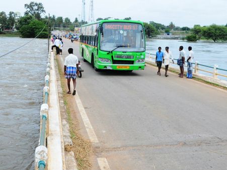 ಕಪಿಲೆಯ ರೌದ್ರತೆಗೆ ಮುಳುಗಿದ ಸುತ್ತೂರು ಸೇತುವೆ , ಸಂಪರ್ಕ ಕಡಿತ