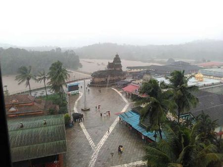 ಭಾರೀ ಮಳೆಗೆ ಹೈರಾಣಾದ ಮಲೆನಾಡ ಜನ, ಶೃಂಗೇರಿಯಲ್ಲಿ ತುಂಗೆಯ ರೌದ್ರ ‌ನರ್ತನ