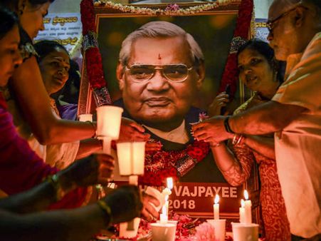 ವಾಜಪೇಯಿ ನಿಧನದ ಸುದ್ದಿಯನ್ನು ಮುಚ್ಚಿಟ್ಟಿತ್ತು ಬಿಜೆಪಿ: ಶಿವಸೇನೆ