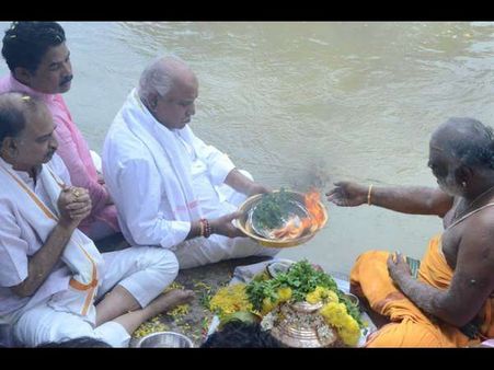 ಶ್ರೀರಂಗಪಟ್ಟಣ: ಕಾವೇರಿ ನದಿಯಲ್ಲಿ ಲೀನವಾದ ವಾಜಪೇಯಿ ಚಿತಾಭಸ್ಮ