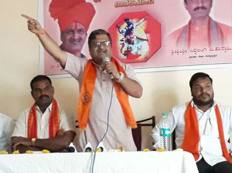 ನಕ್ಸಲ್ ಪರವಾಗಿ ನಿಂತಿರುವ ಸಾಹಿತಿ ಗಿರೀಶ್ ಕಾರ್ನಾಡ್ ರನ್ನು ಬಂಧಿಸಿ: ಗಂಗಾಧರ ಕುಲಕರ್ಣಿ