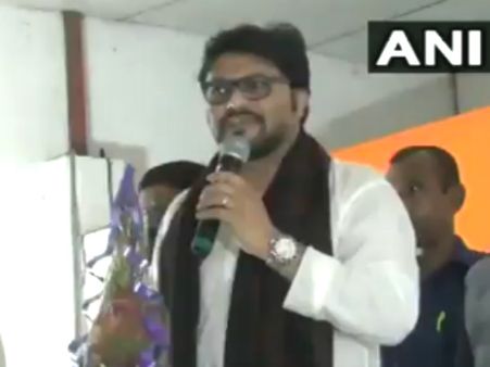 ವಿಶಿಷ್ಟಚೇತನರ ಸಭೆಯಲ್ಲಿ 'ಕಾಲು ಮುರೀತಿನಿ' ಎಂದ ಬಿಜೆಪಿ ಸಚಿವ!