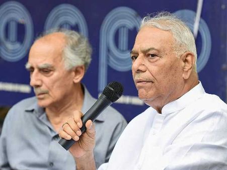 ದೇಶದ ಭದ್ರತೆ ಜೊತೆ ರಾಜಿಯಾಗಿದ್ದಾರೆ ಮೋದಿ: ಶೌರಿ, ಸಿನ್ಹಾ