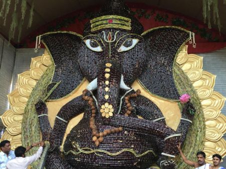 ಜೆಪಿ ನಗರದ ಪ್ರಮುಖ ಆಕರ್ಷಣೆಯಾದ ಕಬ್ಬಿನ ಗಣಪತಿ