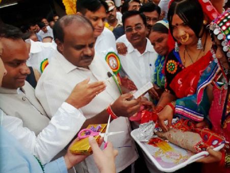 ಗುಲ್ಬರ್ಗಾ ವಿಮಾನ ನಿಲ್ದಾಣಕ್ಕೆ ಸೇವಾಲಾಲ್ ಹೆಸರಿಡಿ: ಎಚ್ಡಿಕೆಗೆ ಮನವಿ