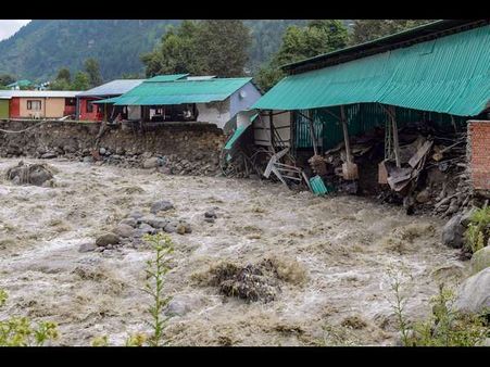 ಹಿಮಾಚಲ ಪ್ರದೇಶದಲ್ಲಿ ಭಾರೀ ಮಳೆ: 13 ಮಂದಿ ಸಾವು