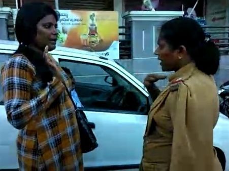 ಮಂಗಳೂರಿನ ವೃದ್ಧನ ಕಾಮ ಪುರಾಣಕ್ಕೆ ಹೊಸ ಟ್ವಿಸ್ಟ್: ಕರವೇ ಮುಖಂಡೆ ಅರೆಸ್ಟ್