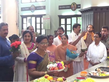 ಮಂಗಳೂರಿನ ಆರ್ ಎಸ್ ಎಸ್ ಶಕ್ತಿ ಕೇಂದ್ರದಲ್ಲಿ ಏಕದಂತನಿಗೆ ಪೂಜೆ ಸಲ್ಲಿಸಿದ ಕ್ರೈಸ್ತ ಧರ್ಮಗುರು, ಭಗಿನಿಯರು